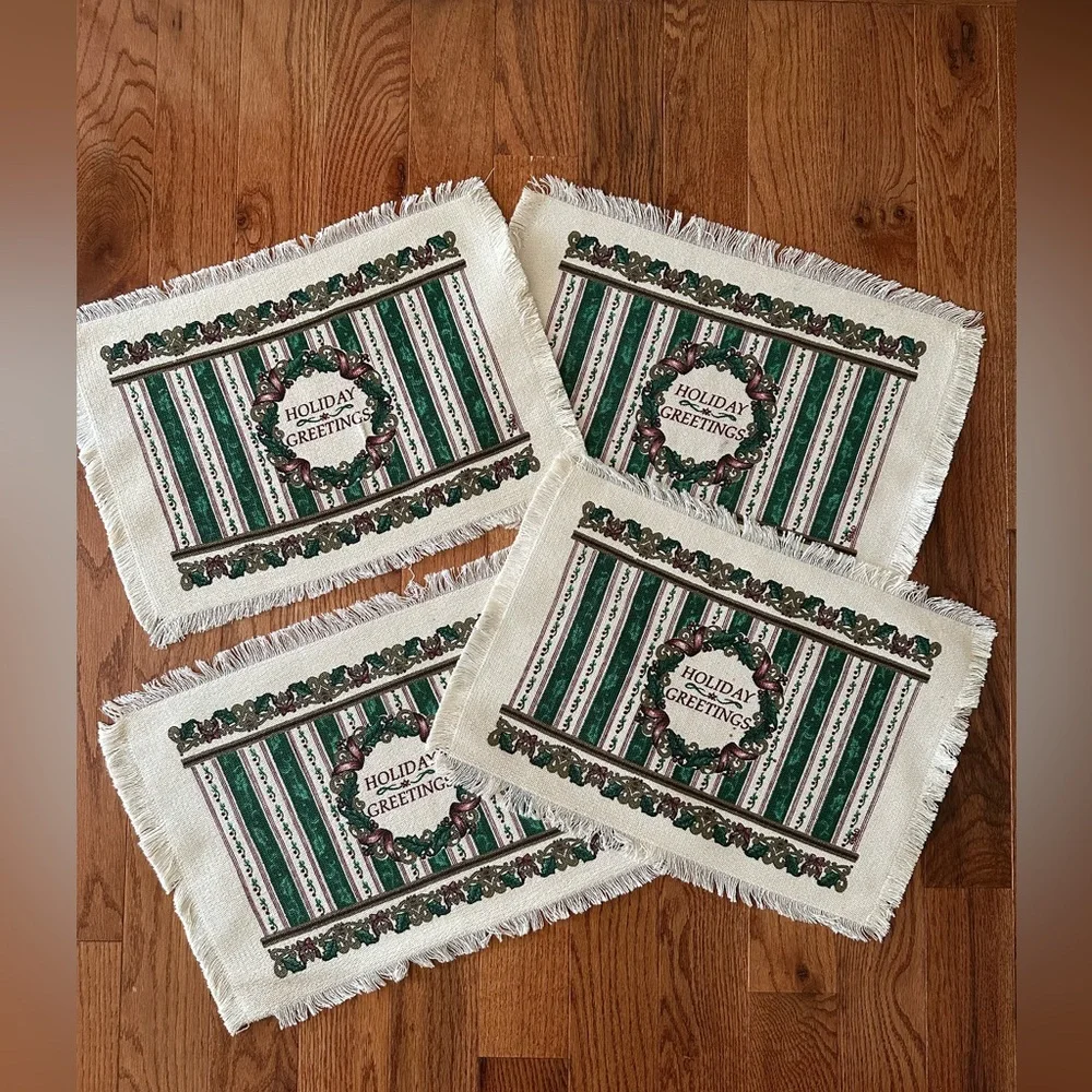 Vtg Poinsettia Christmas Placemats Set of 4 Beige/Green Wicker with Fringe
